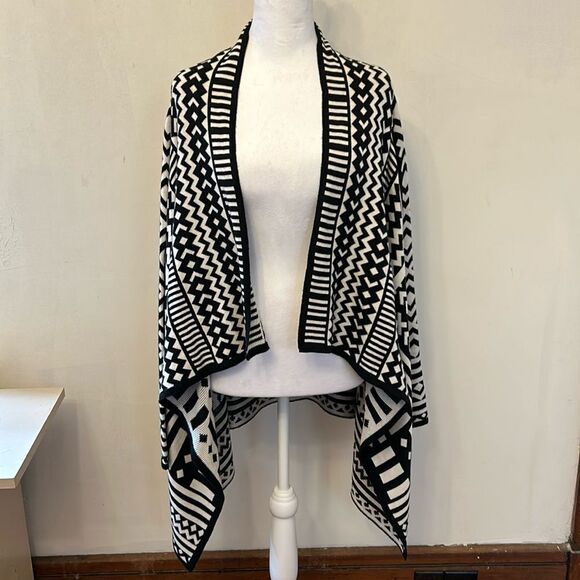 Larry Levine black white Aztec print open cardigan with hi low hem size M EUC - Picture 1 of 10